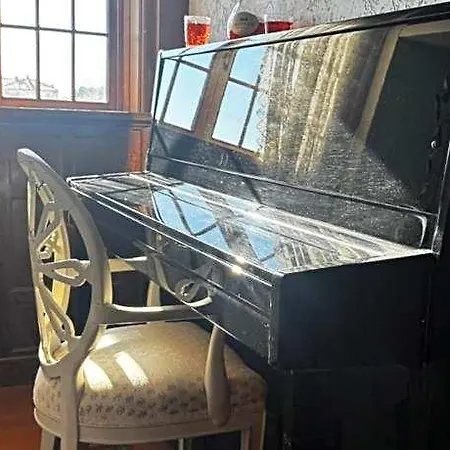 Rousseau's Hotel 4*
